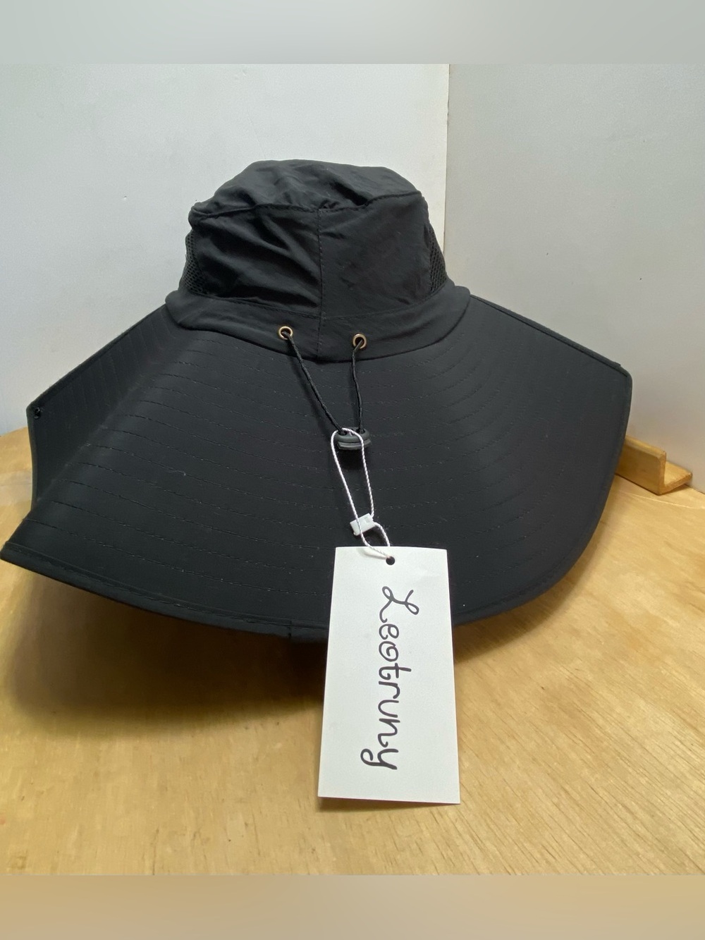 Leotruny Black Super Wide Brim Sun Hat Bucket Hat UPF 50+ Adjustable NWT